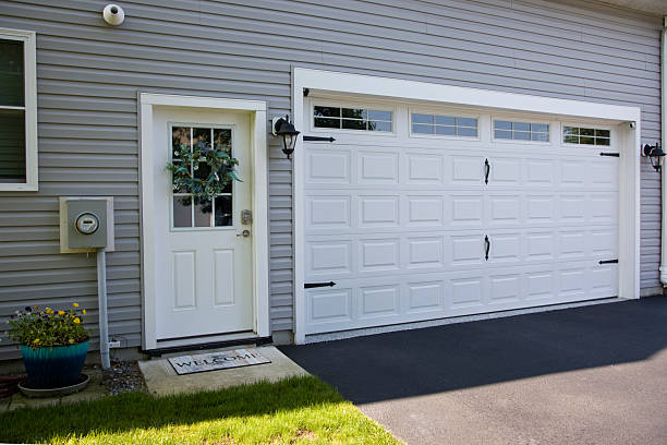 24/7 Emergency Garage Door Panel Replacement experts in Junction City, KS